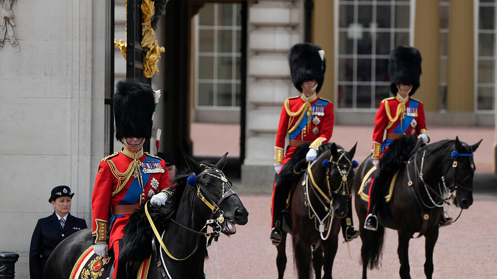 "Trooping the Colour"-Parade für Charles