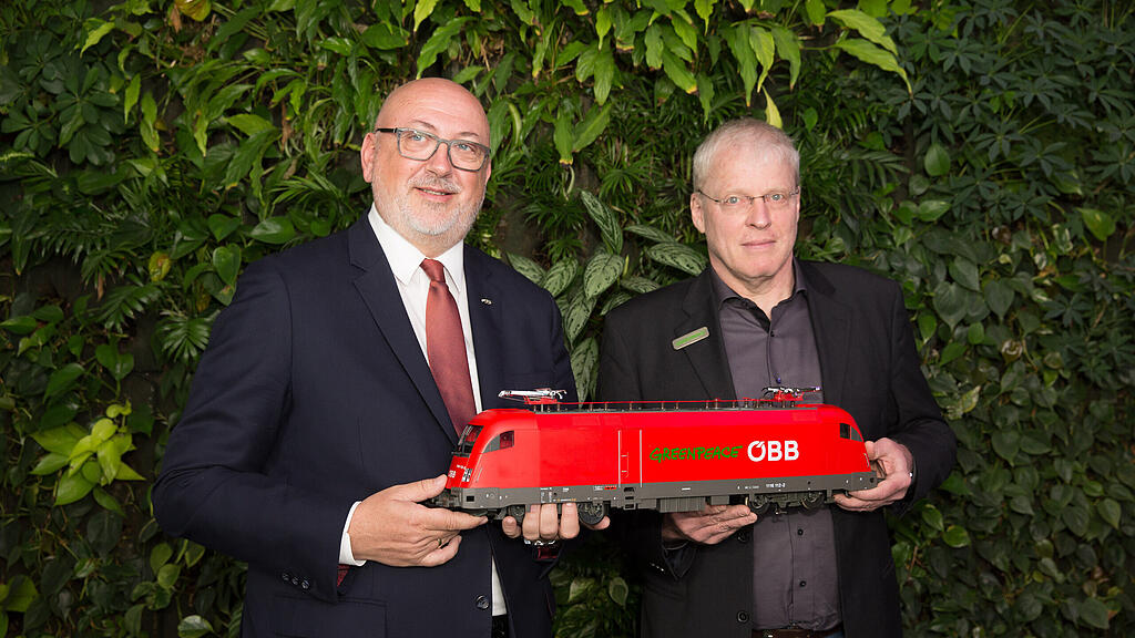 ÖBB-Vorstandsvorsitzender Andreas Matthä (links) und Greenpeace-Geschäftsführer Alexander Egit (rechts) beim Pressegespräch am Montag.