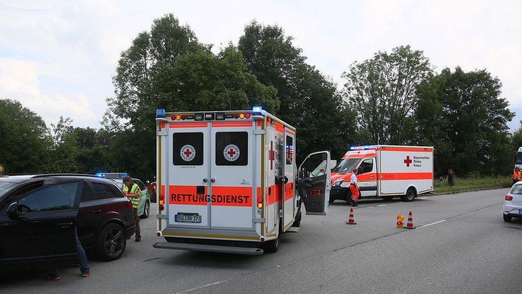 Pkw-Überschlag nach Kollision zweier Autos auf B20 in Hammerau