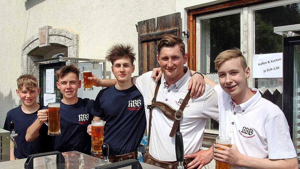 Bierfichte Aufstellen in Bad Vigaun