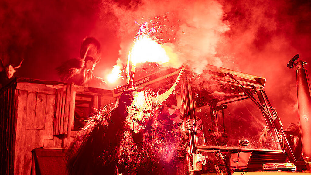 Krampuslauf im Ortszentrum, Großgmain