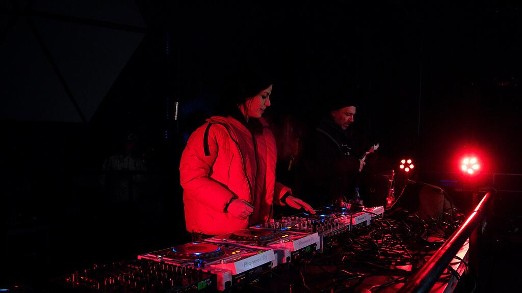 Rave on Snow