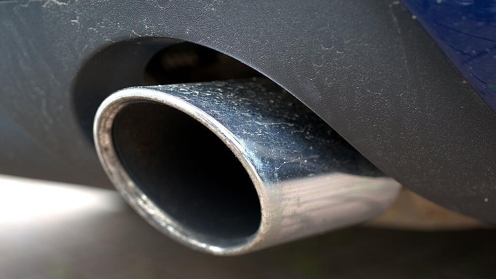 exhaust-3538412_1920.jpg