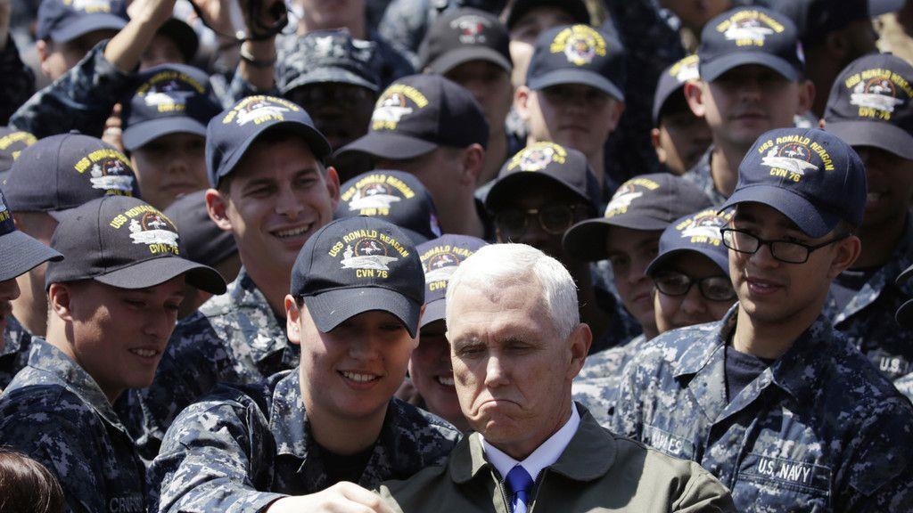 Mike Pence besucht Japan