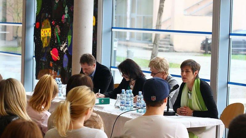 Schülerdiskussion mit Politikern
