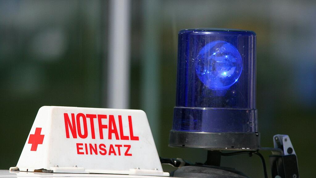 ein Montagearbeiter schoss sich einen Nagel ins Knie.