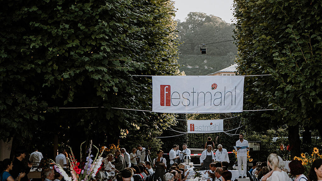 Festmahl im Mirabellgarten
