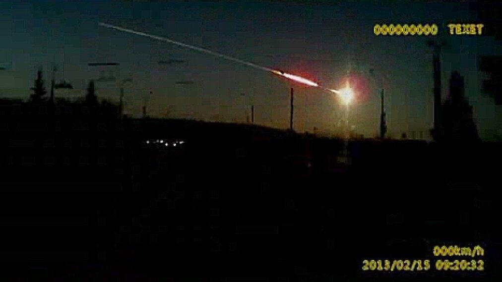 Meteorit schlägt in Russland ein: Bilder von Amateurfilmern