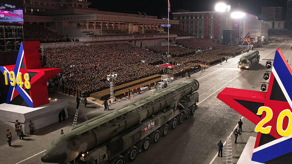 Feierlichkeiten zum 75. Bestehen der nordkoreanischen Armee