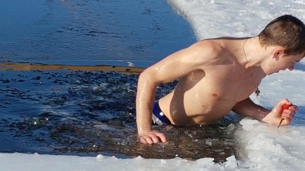 Eisbaden und Eissegeln