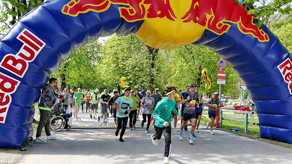 Wings For Life World Run Warm Up Volksgarten