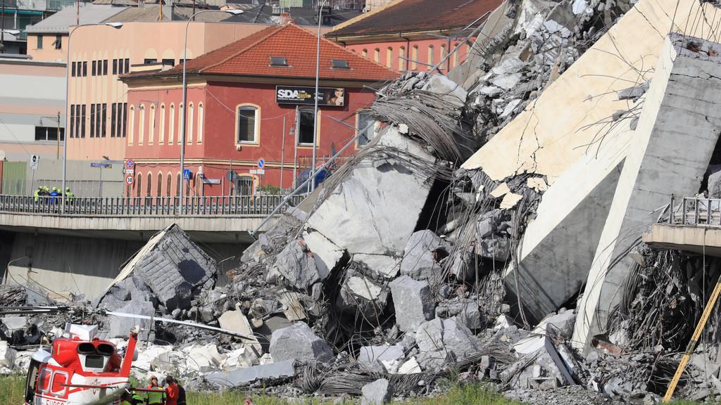 Autobahnbr\u00fccke st\u00fcrzt in Genua ein II
