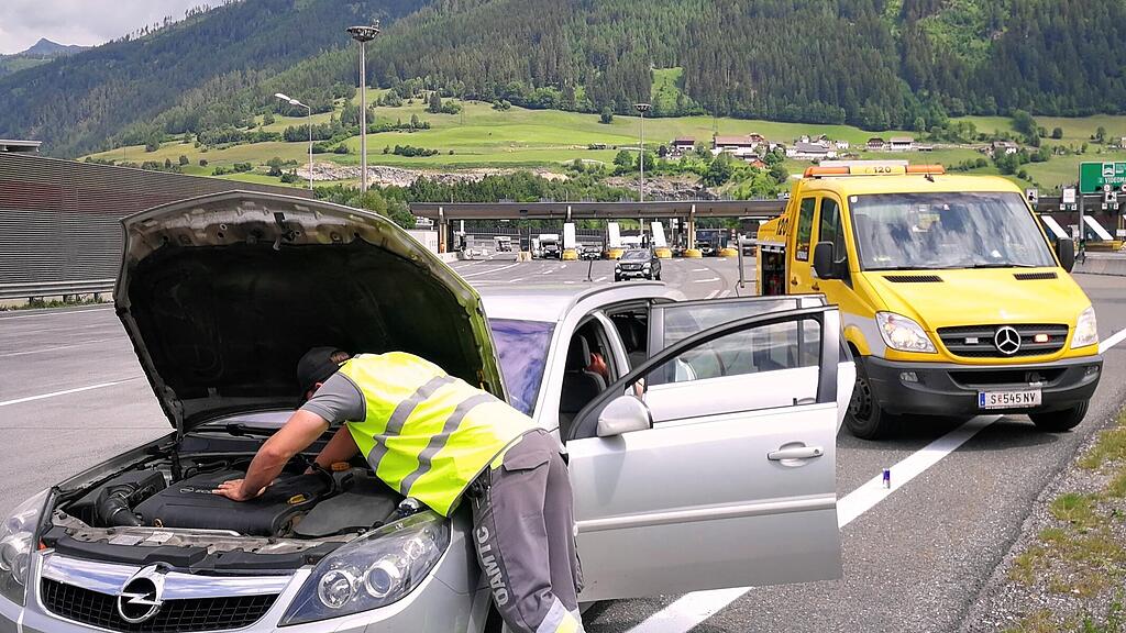 Pannehilfe auf Autobahn