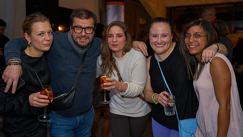 \u00dc30 DE LUXE SINGLE PARTY