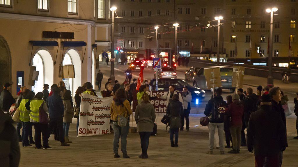 Kundgebung der ÖH Salzburg gegen Wiener Akademikerball