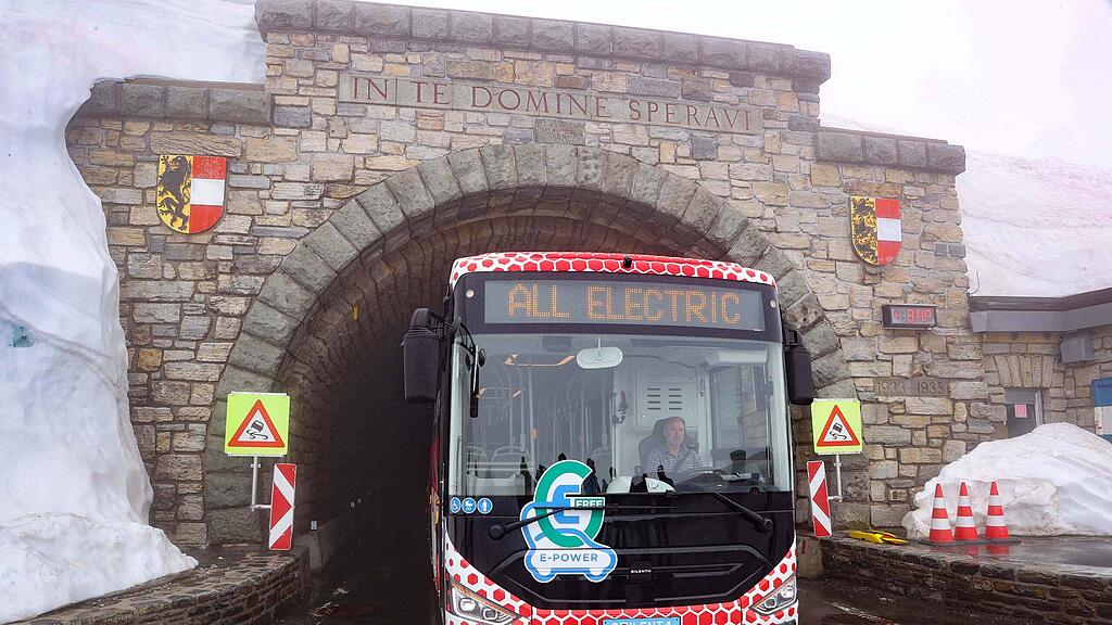 Elektro-Bus am Gro\u00dfglockner