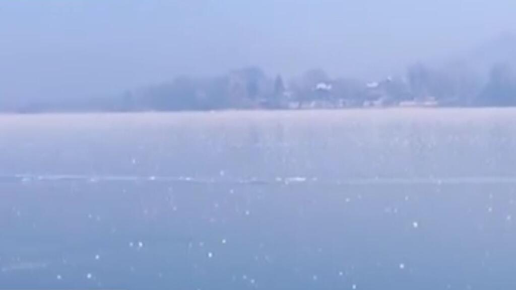 Der Obertrumer See bietet gerade ein Naturschauspiel der besonderen Art.