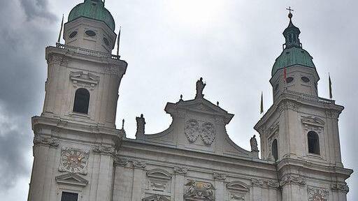 Aufbauarbeiten für Grönemeyer-Konzert am Residenzplatz