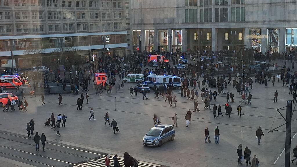 Berlin, Alexanderplatz, Schlägerei