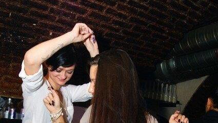 Weltuntergangsparty Vis a Vis