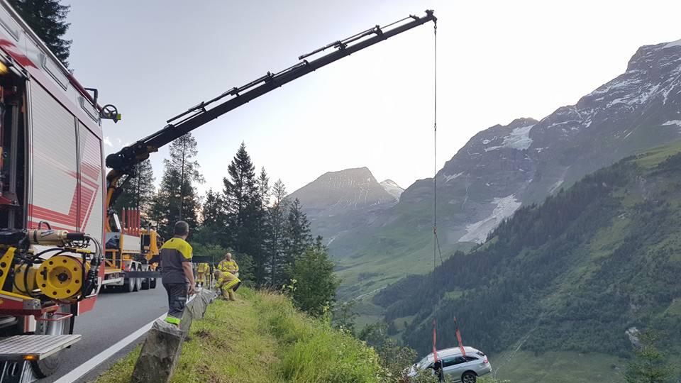 Der Leihwagen wurde von einem Bergungsunternehmen geborgen.