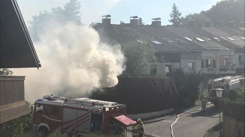 Ein Übergreifen der Flammen auf das Wohnhaus konnte verhindert werden.