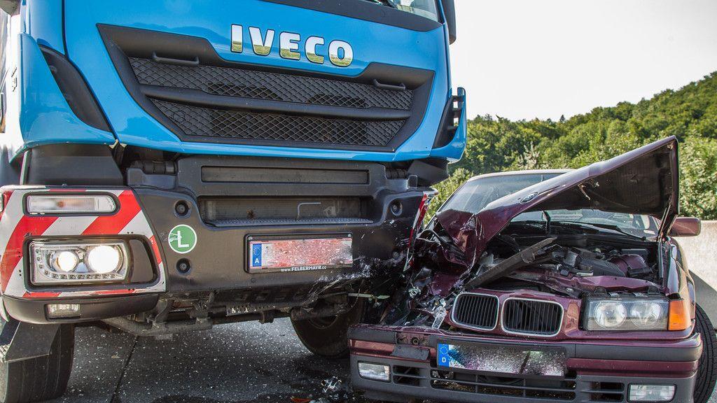 Unfall mit drei Fahrzeugen bei Salzburg-Nord