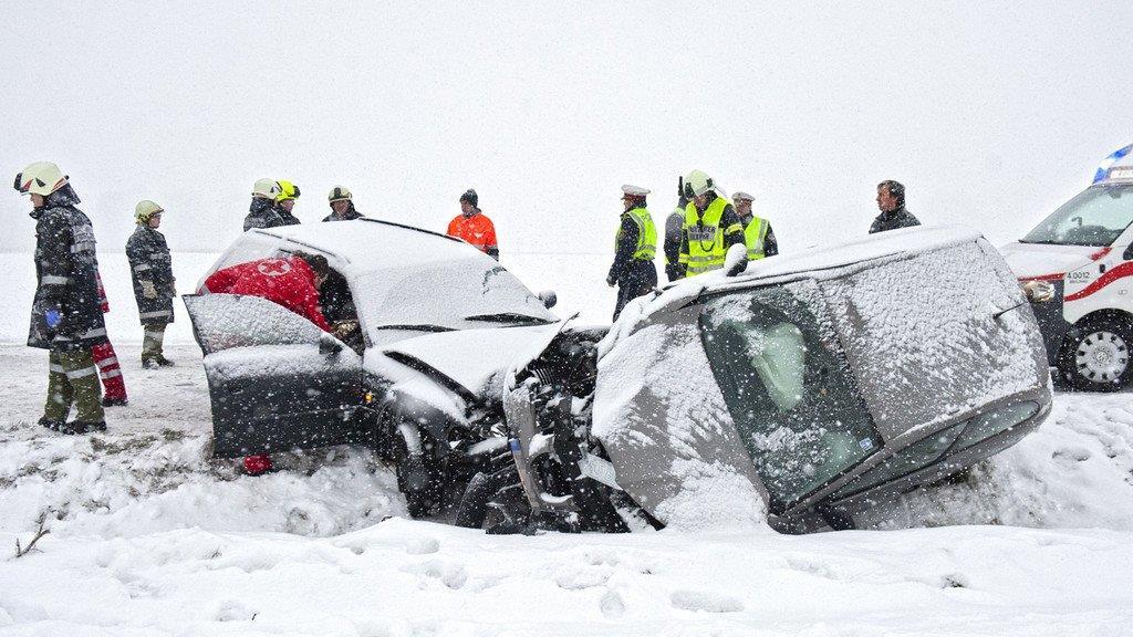 Schnee: Unfallserie in OÖ
