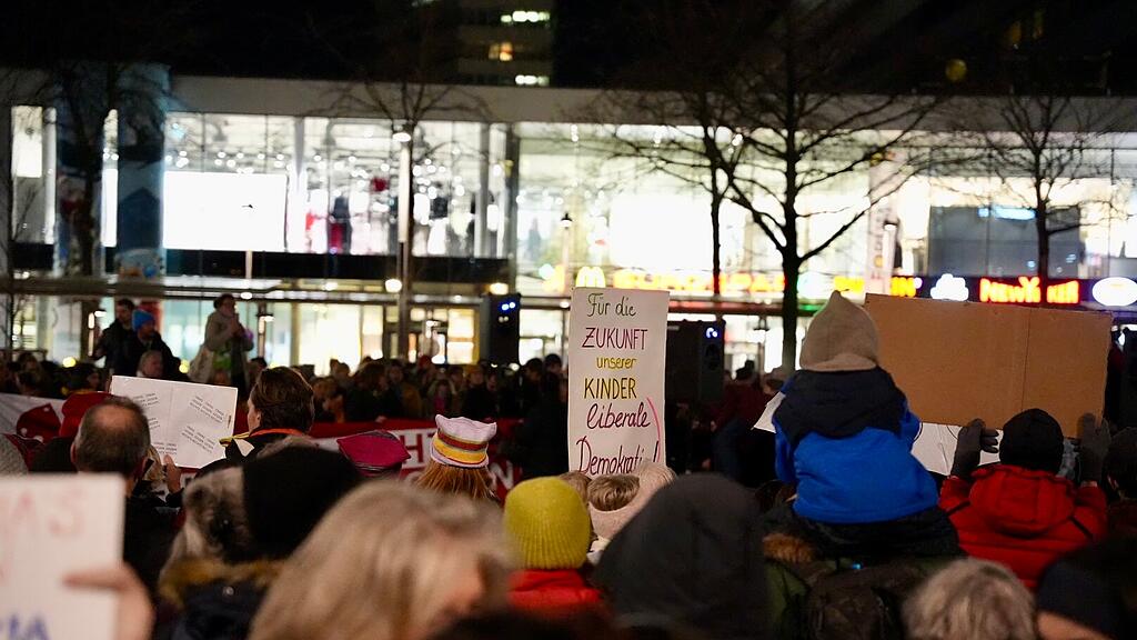Demo gegen Blau-Schwarz, Salzburg