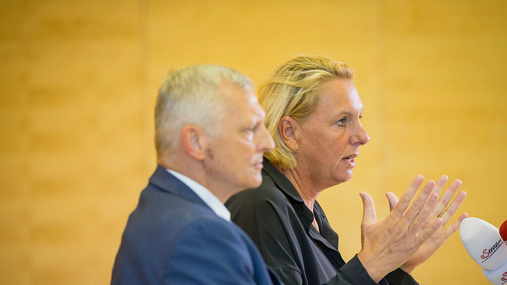 Nashorn t\u00f6tet Pflegerin im Zoo: Pressekonferenz