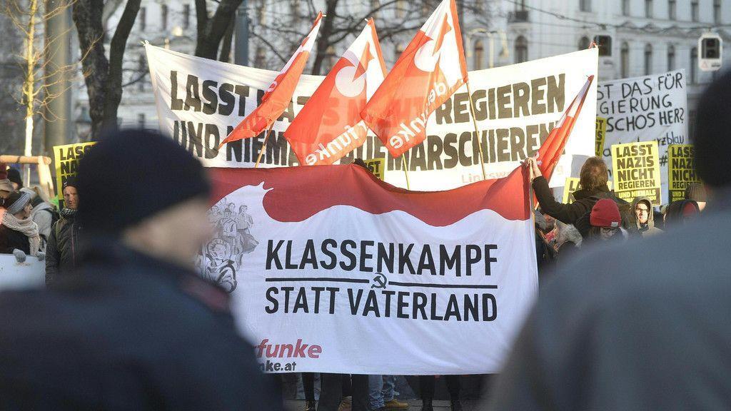 Demonstration gegen neue ÖVP/FPÖ-Regierung in Wien
