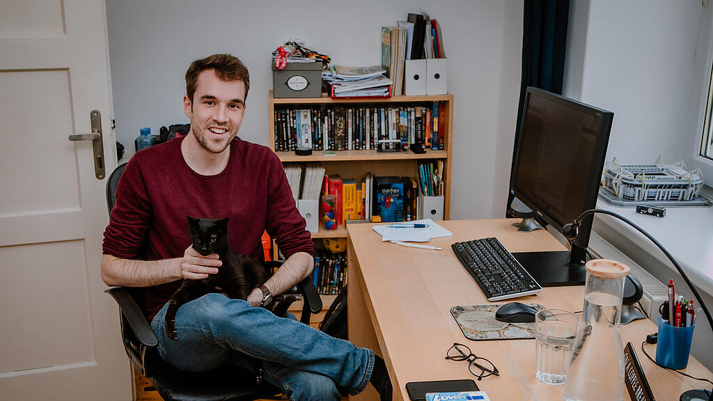 Johannes, Home Office