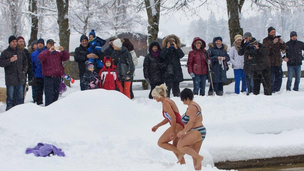 Badelaune beim Silvesterschwimmen in Seeham