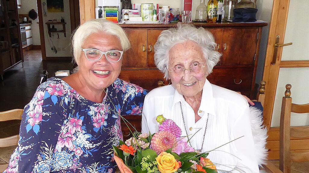 Salzburgerin Roswitha Mayer feiert 100. Geburtstag