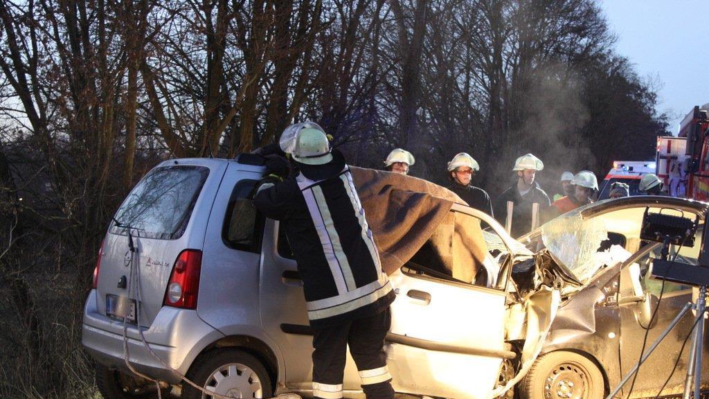 Ein Toter bei Crash auf B20, II