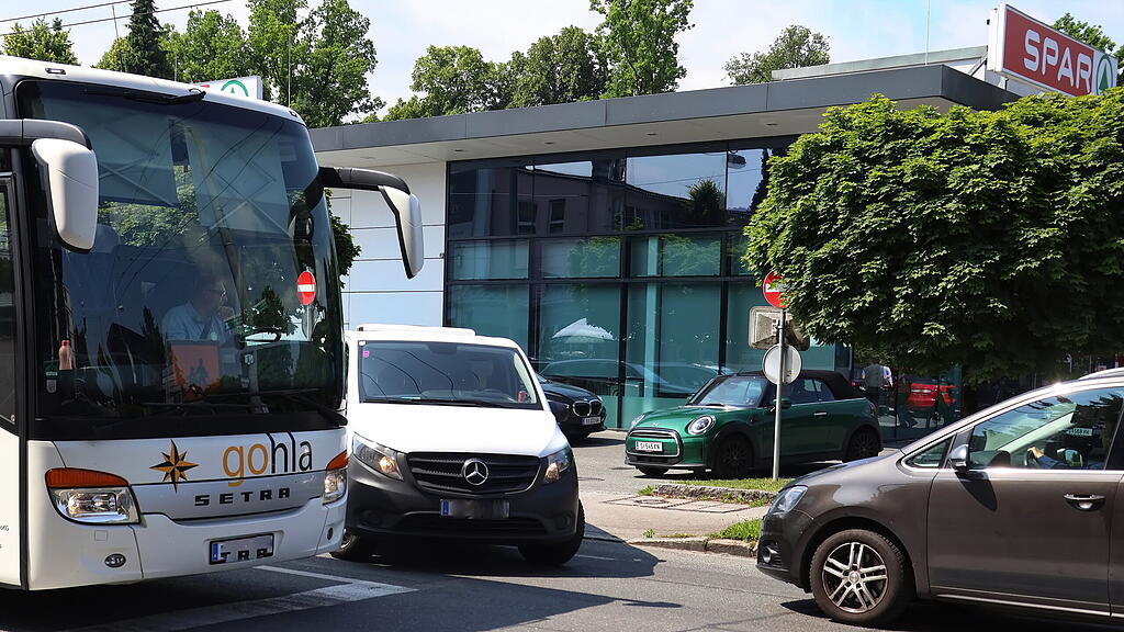 Asphaltierungsarbeiten Hofhaymer Allee und Nonntaler Hauptstraße