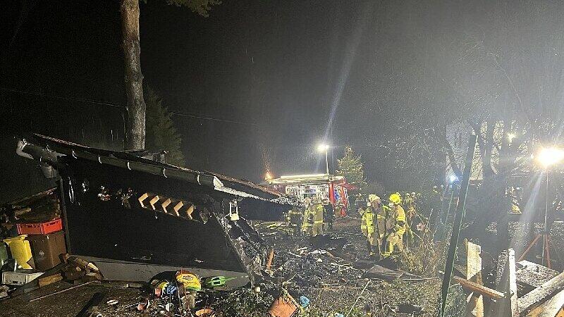 Gartenhütte in Bergheim in Vollbrand