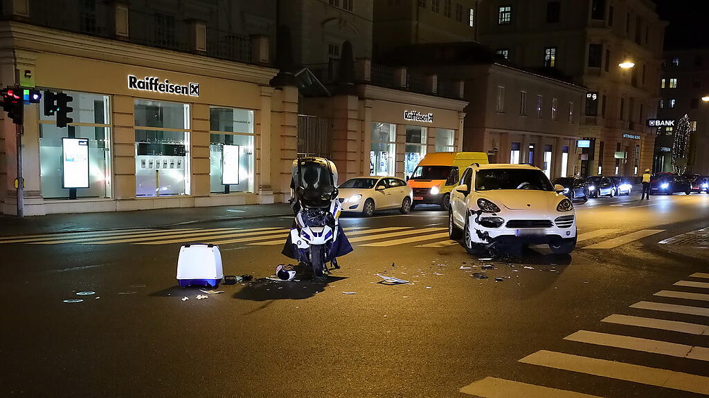 Motorrad gegen Pkw auf Schwarzstraße