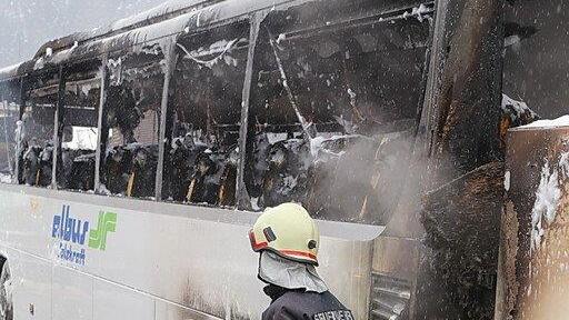 Reisebus in Vollbrand