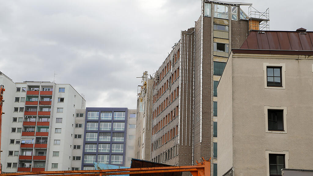 Abrissarbeiten für Landesdienstleistungszentrum