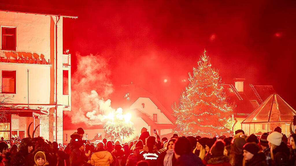 Krampuslauf im Ortszentrum, Großgmain