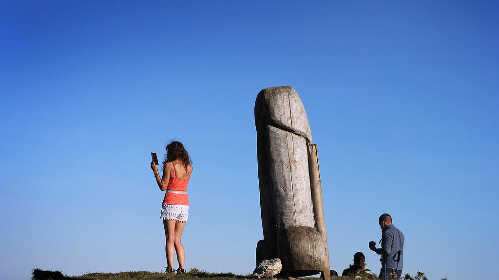 Holzpenis in Ismaning