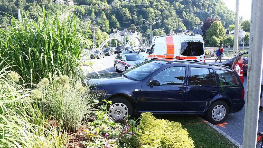 Verletzte nach Crash nahe Karolinenbrücke