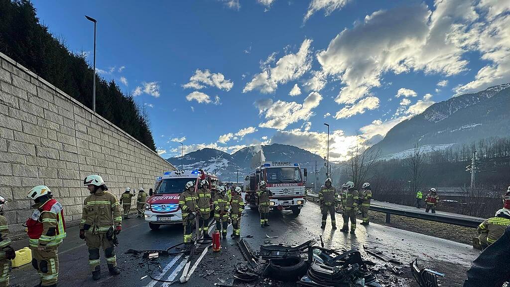Schwerer VU auf B311 in Schwarzach