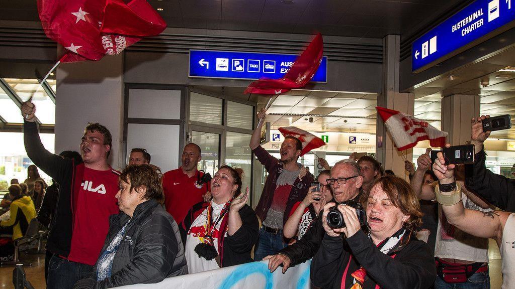 Jungbullen am Flughafen empfangen