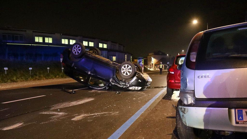 Bahnhofstraße: Pkw überschlägt sich
