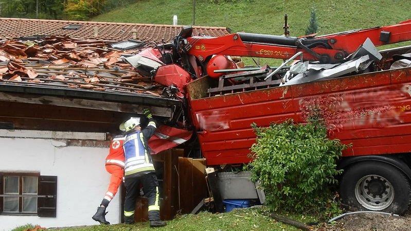 Lkw kracht in Haus