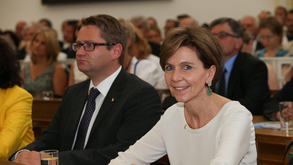 Neue Landesregierung angelobt, III