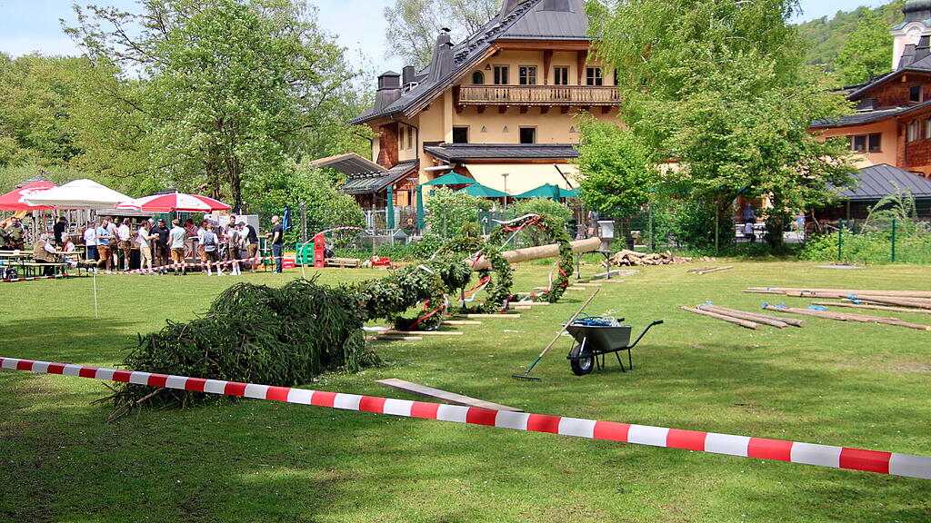 Maibaumaufstellen in St. Jakob am Thurn
