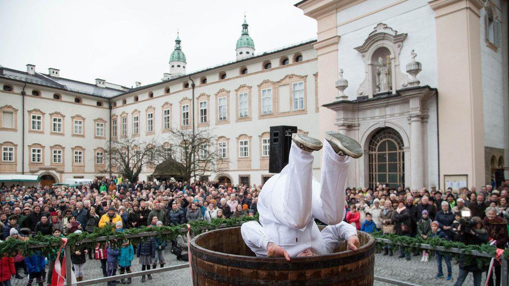 Traditioneller Metzgersprung in Salzburg